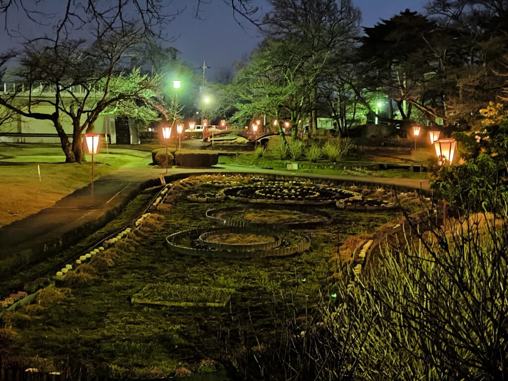 3月15日（金）から6月21日（金）まで烏ヶ森公園のぼんぼりが点灯します。